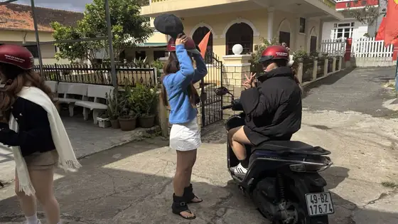 Thuê xe máy Đà Lạt đường Khu Hòa Bình — Văn Phú
